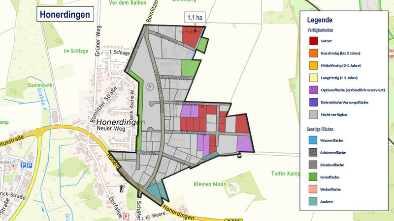 Die Karte zeigt das Gewerbegebiet Honerdingen mit verschiedenen Flächenverfügbarkeiten, gekennzeichnet durch Farben gemäß der Legende (z. B. rot für sofort verfügbar, violett für Optionsflächen und grau für nicht verfügbare Flächen). Zudem sind Straßen, Grünflächen, Wohnbereiche dargestellt, die das Gebiet geographisch und funktional strukturieren.