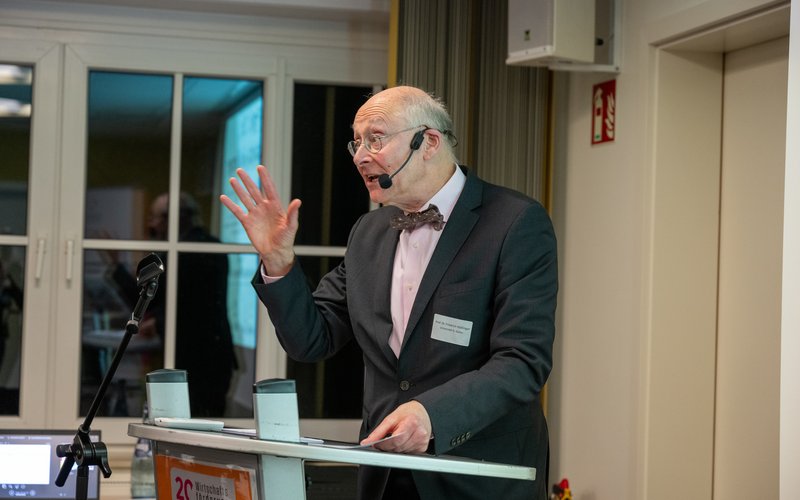 Auftritt von Professor Dr. Faber vom Scharlatan-Theater